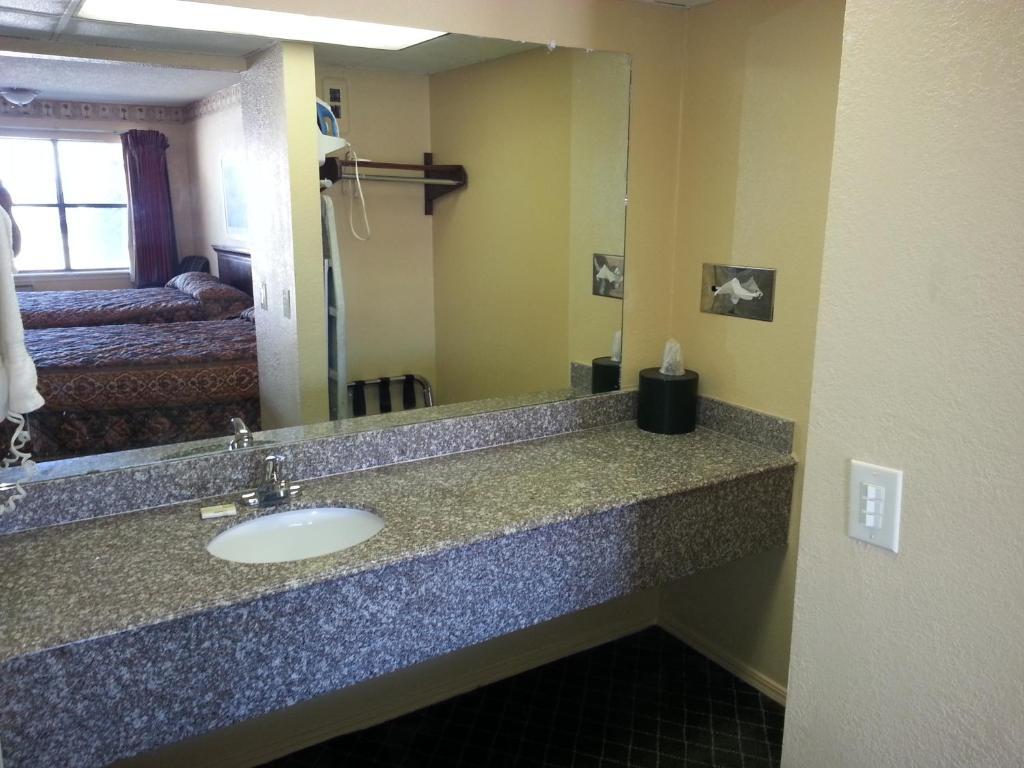 Tahlequah Motor Lodge Room photo